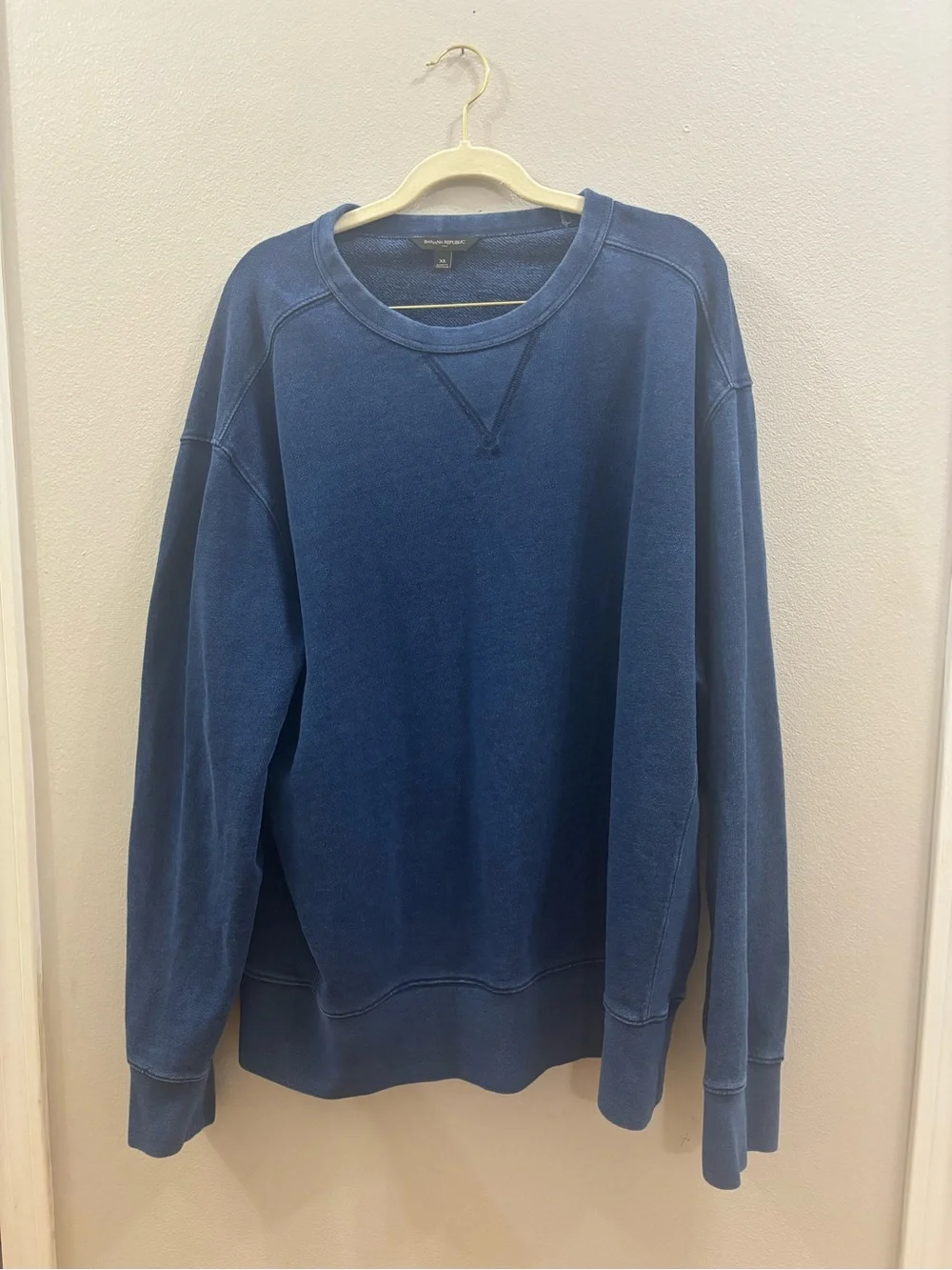 Banana Republic Men's Blue Crewneck Sweatshirt